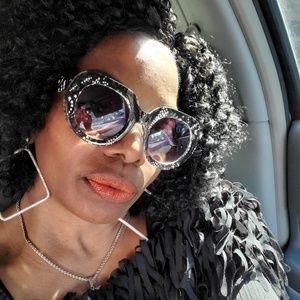 Meet your Posher, Beverly